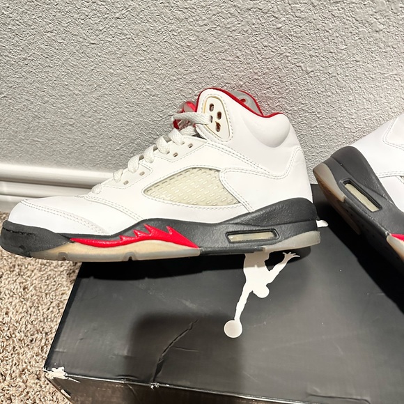 Air Jordan Retro 5 (Fire Red) - Picture 4 of 12